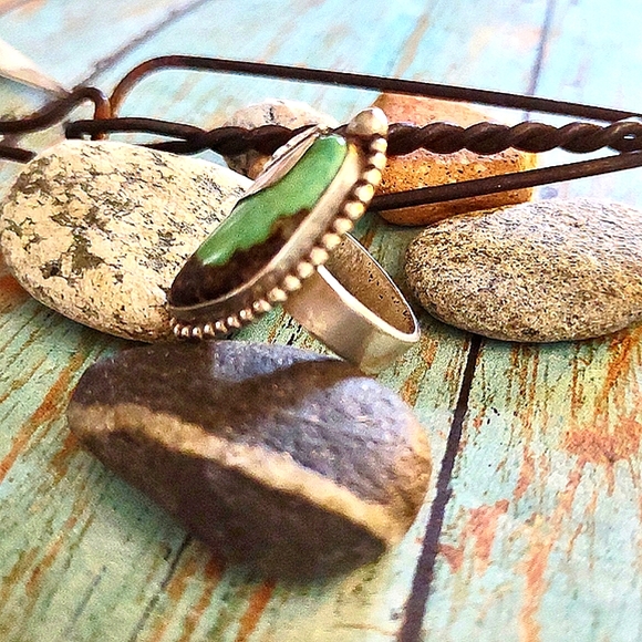 Vintage Green Turquoise and Sterling Silver Ring - Picture 7 of 9